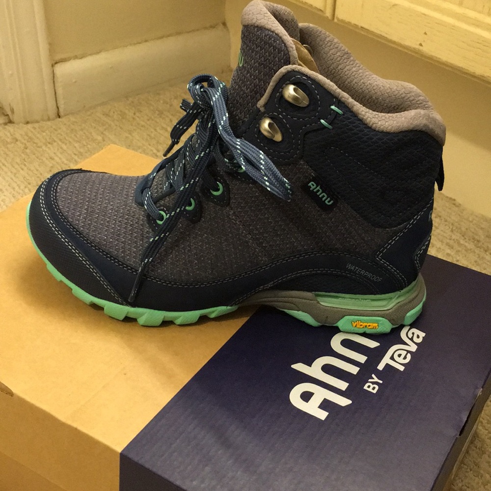 Brand new Teva Ahnu waterproof hiking boots